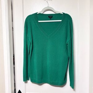 Talbots Kelly Green 100% Cashmere V-Neck Sweater, L. Excellent condition.